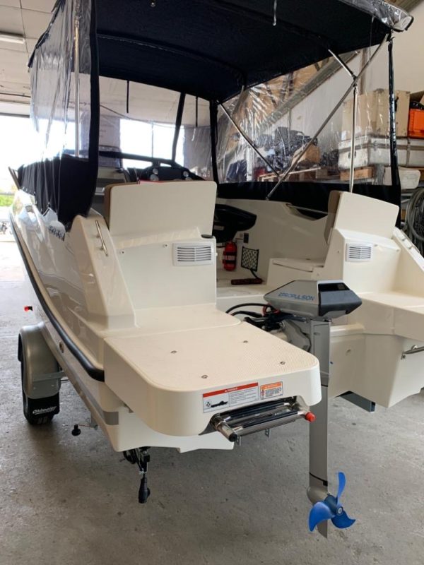 EZ Schulungsboot: Der ePropulsion Navy 6.0 ist dran....