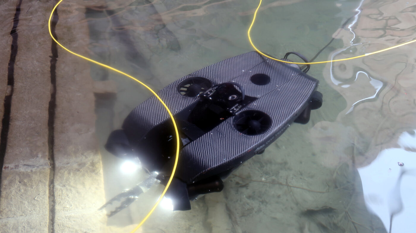 Deep Trekker REVOLUTION ROV