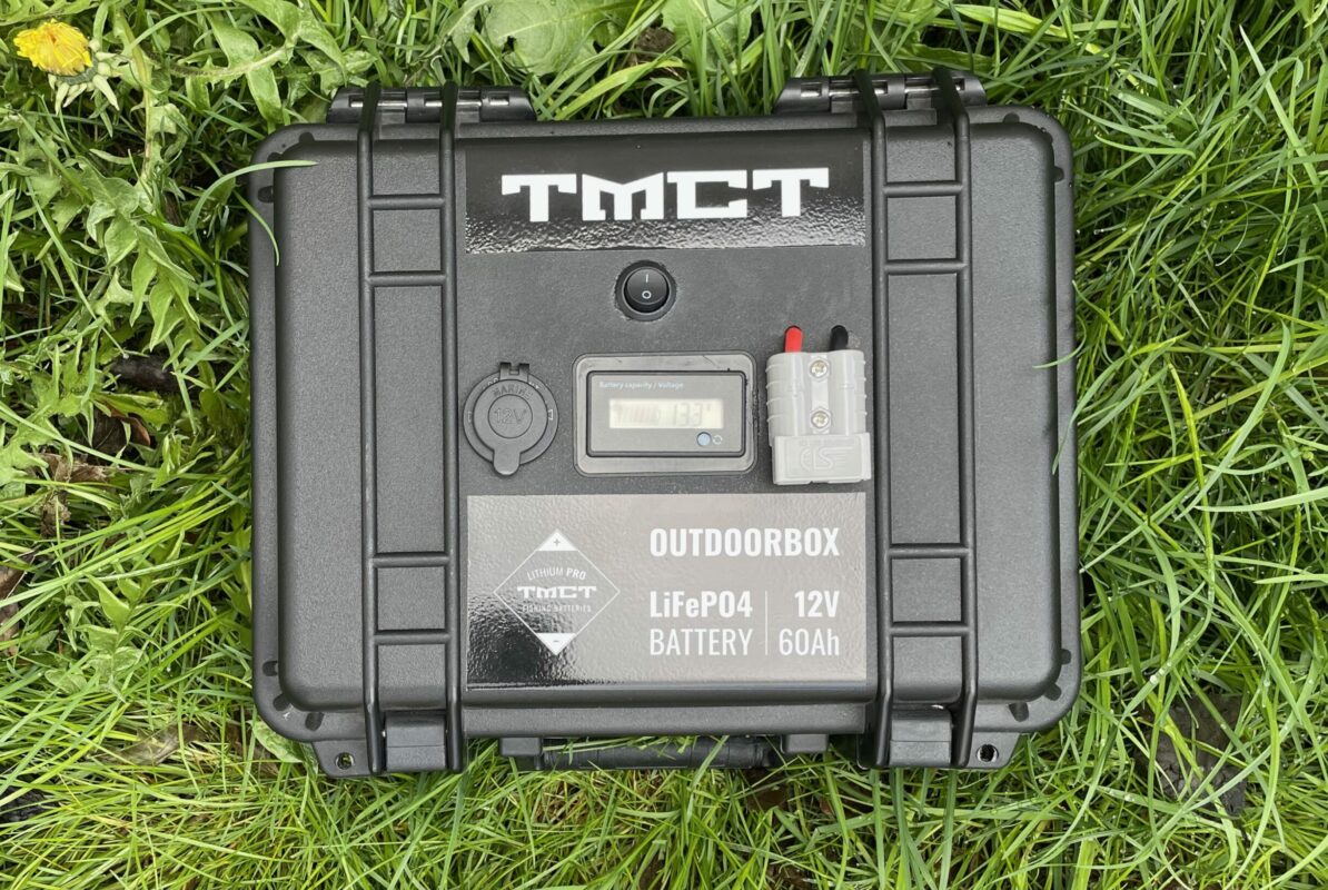 NEW: TMCT 12V60Ah Outdoorbox mit Ladegerät