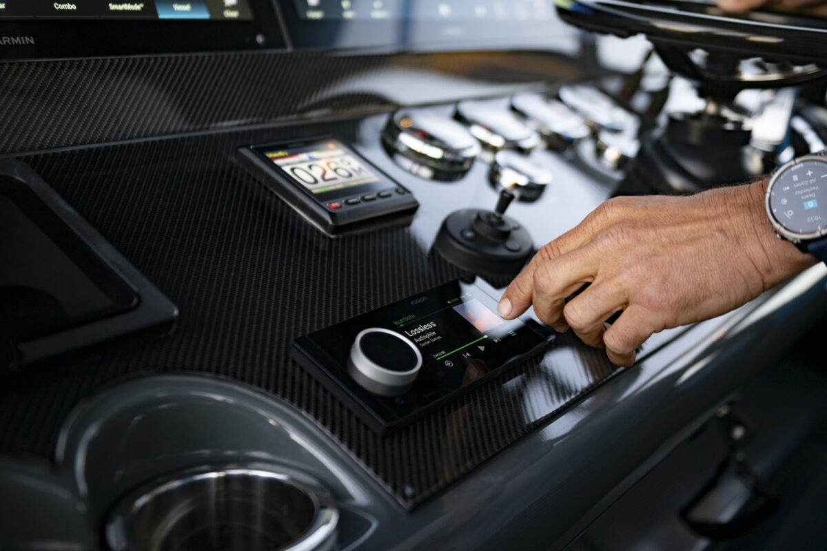 NEU! Fusion Apollo™ MS-RA800 Marineradio